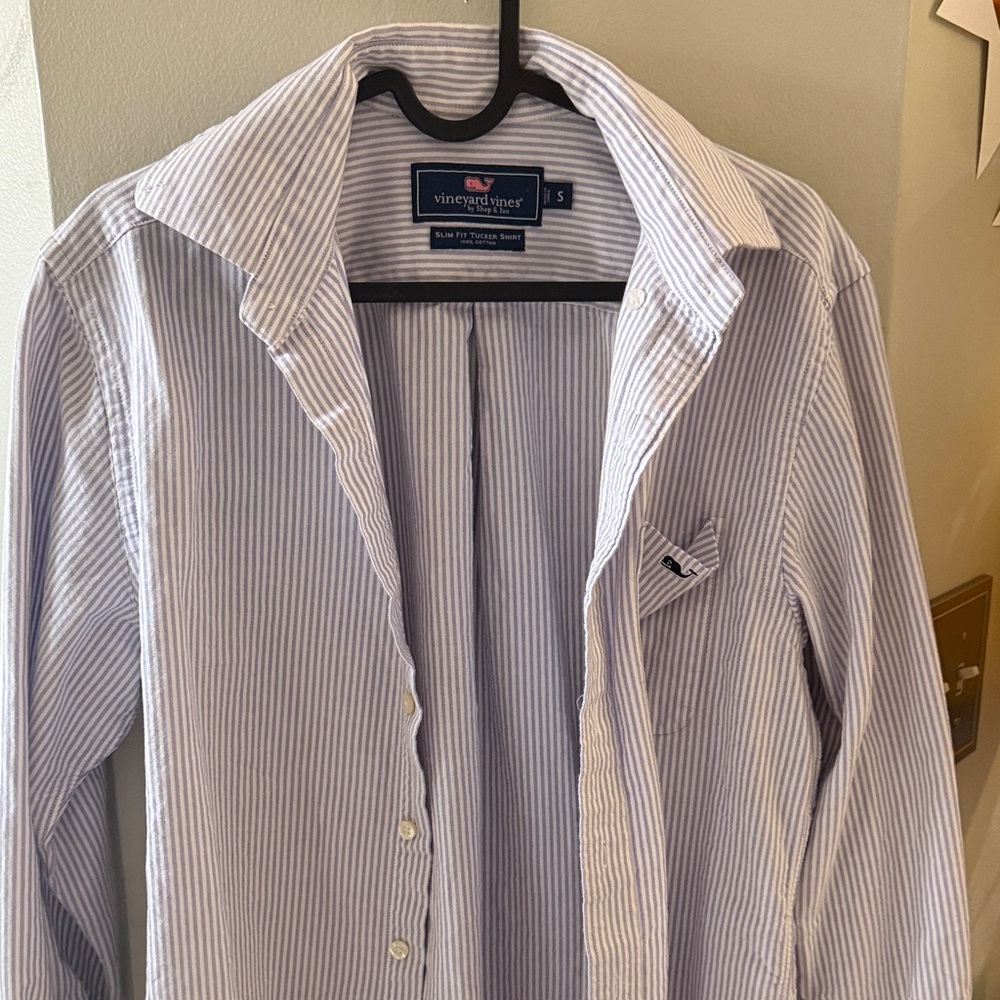 Vineyard Vines Men's White and Blue Pinstripe Shirt